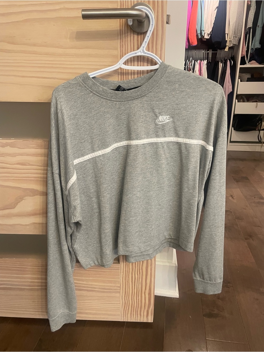 Nike Women's Grey Long-Sleeve Top - medium